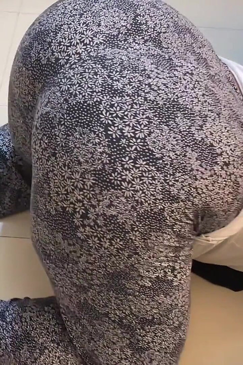 Big Ass Curvy Muslim Hot Stepmom Stuck Under Bed Then She Want Anal Fuck From Me! Episode-1