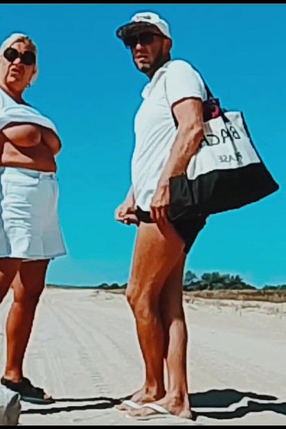 Puši neznancu na cesti