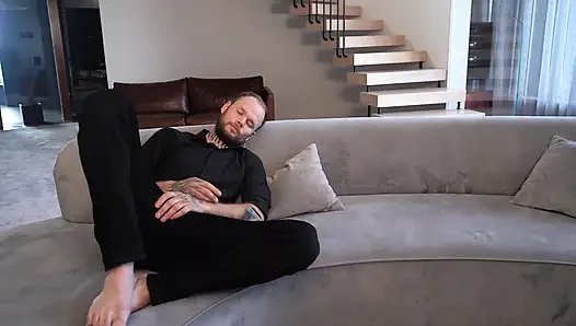 Melek mi şeytan mı? Sikişebilirsen ne farkeder ki?