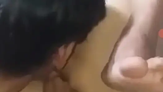 Cewek ini puas banget sama aku. Dia senang banget ngajak dia fisting dan jilat memeknya di saat yang bersamaan