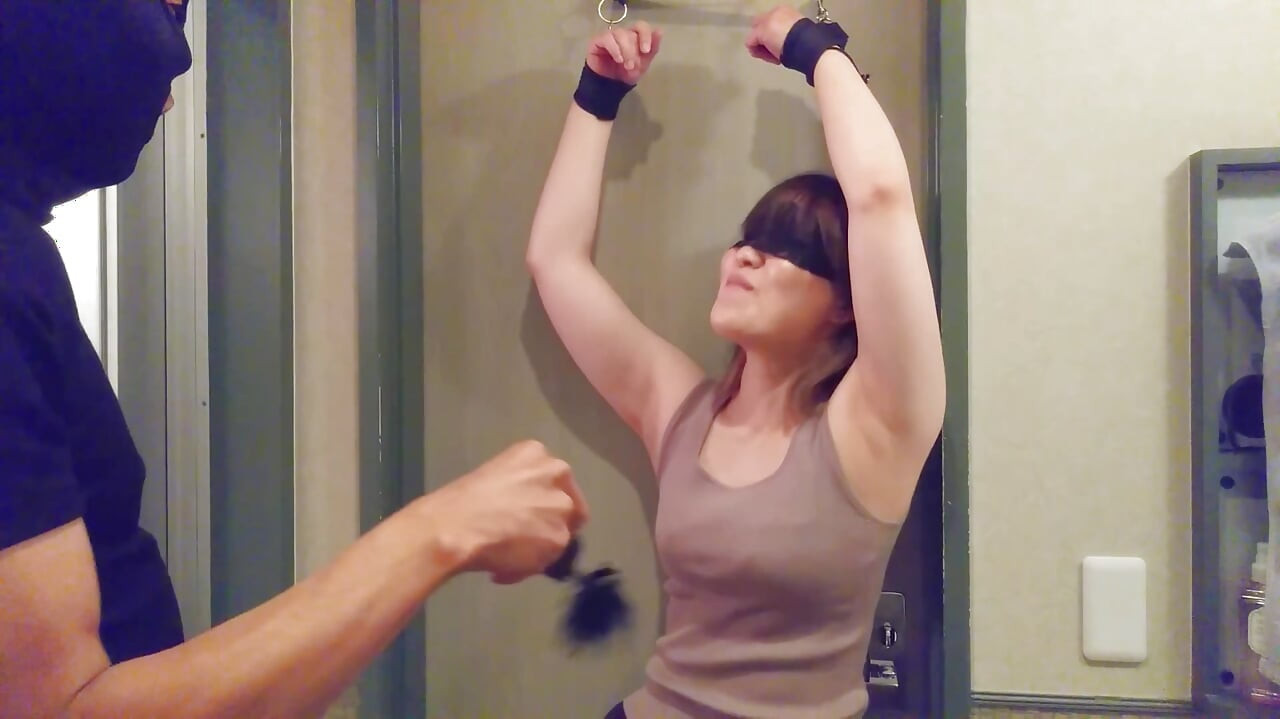 Mulher casada fazendo cócegas parte 1