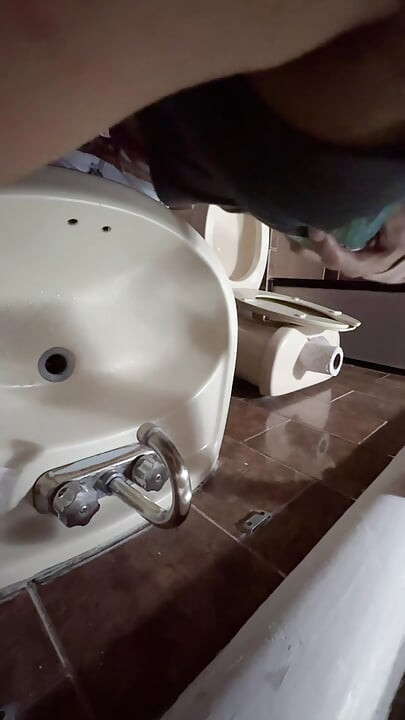 Varala sam muža sa njegovim najboljim prijateljem u hotelu