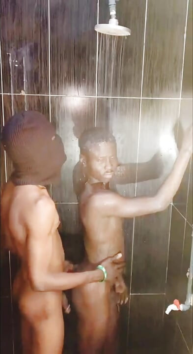 友達の彼氏とトイレでセックスする