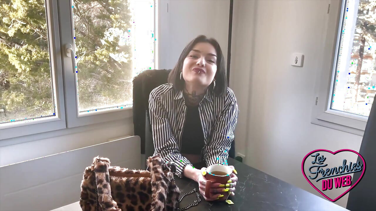 مانيا وكريستال ، سحاقيتان شقيتان تحبان أكل الزب