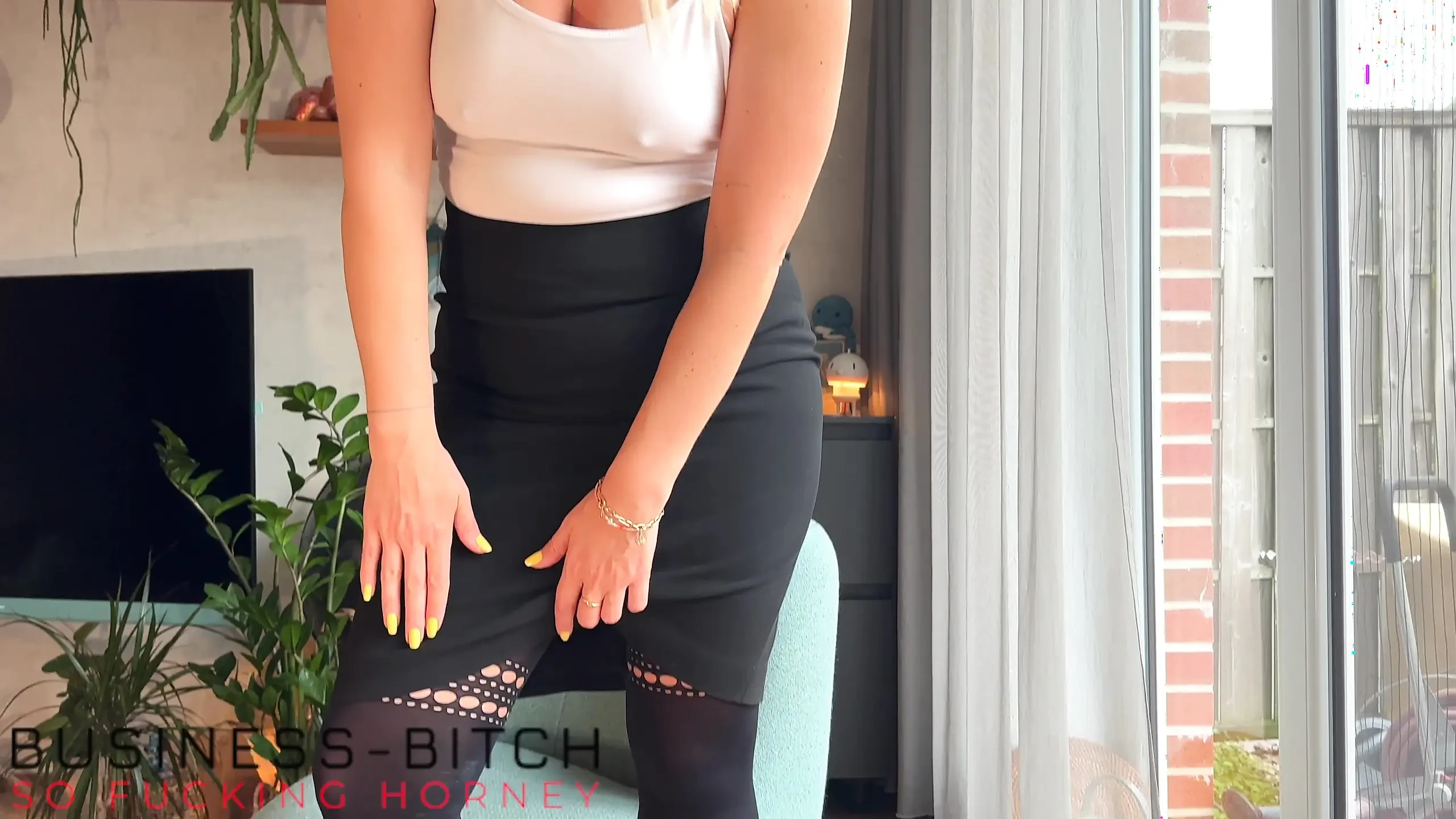 Wanita karir dengan stoking nilon kering ini dicrot sama bosnya sendiri - business-bitch