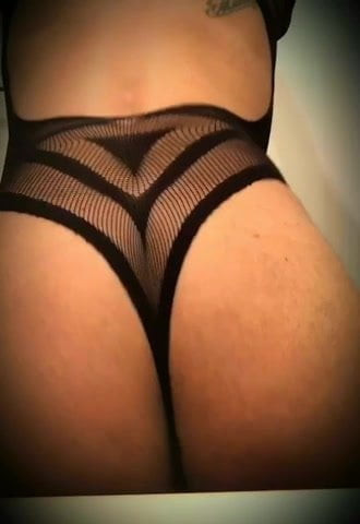 Crossdresser shaking it