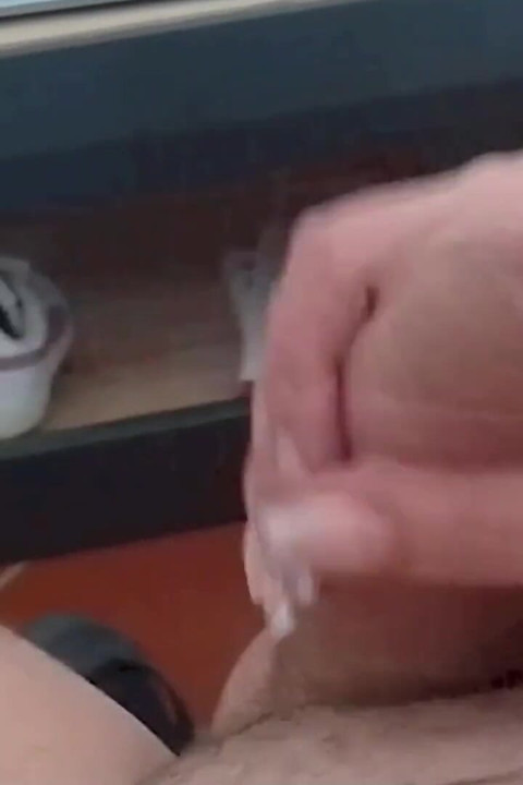 POV handjob MILF dengan cumshot di tangan