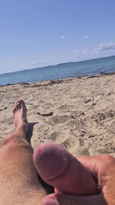 Na nudističkoj plaži