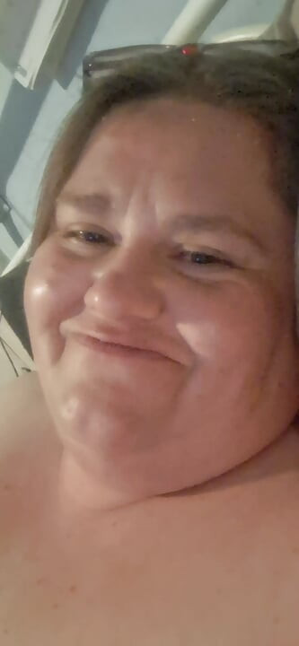 Hablando sucio, milf ama de casa juega con su coño