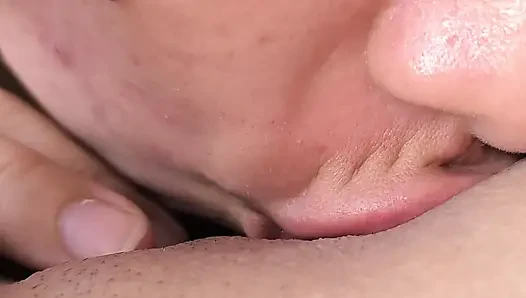 Kız arkadaşım amımı yalıyor, yakın çekim, hissedebiliyor musun? ASMR