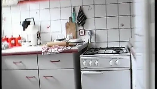 Di Balik Pintu Jerman Kacau Dengan Rajin - Film Lengkap