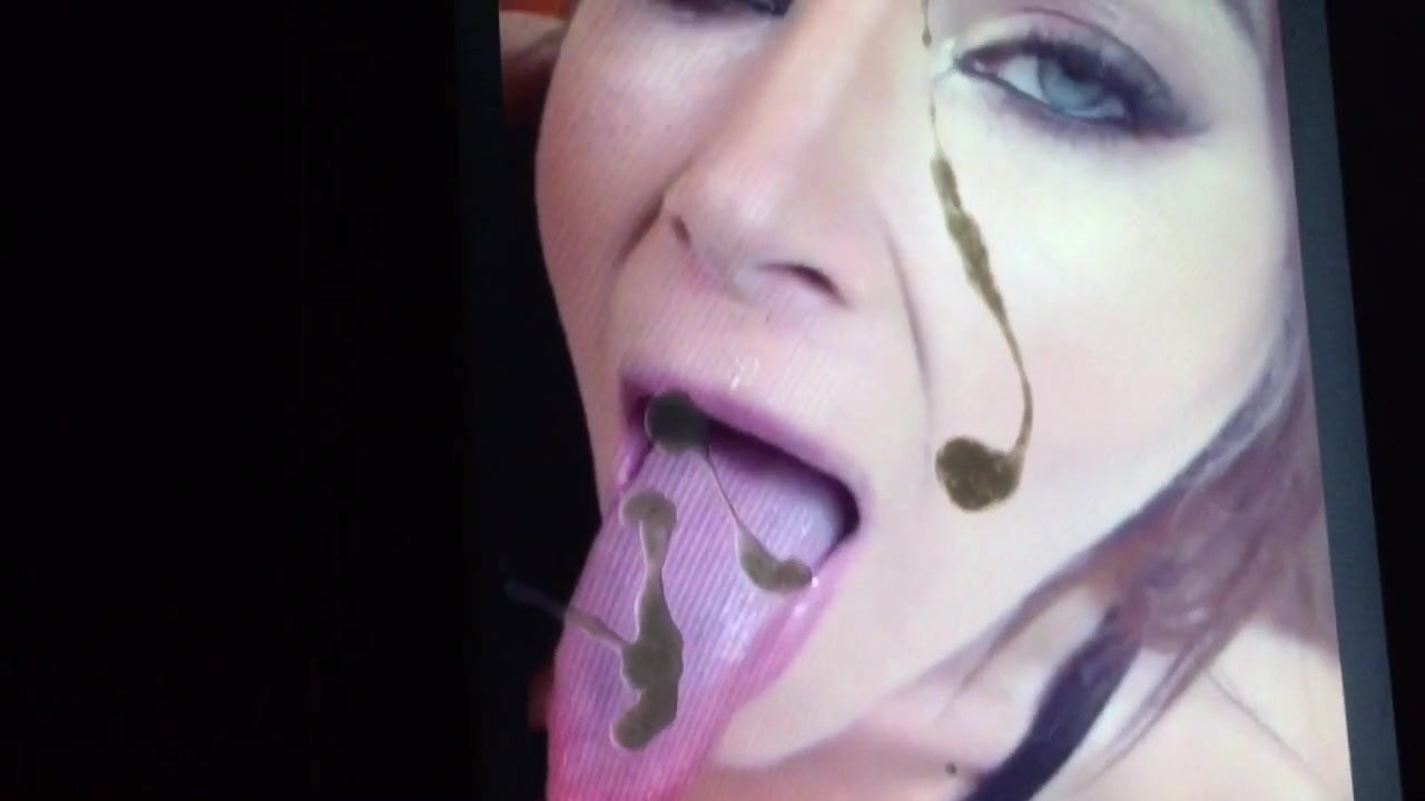 Cumtribute in the mouth
