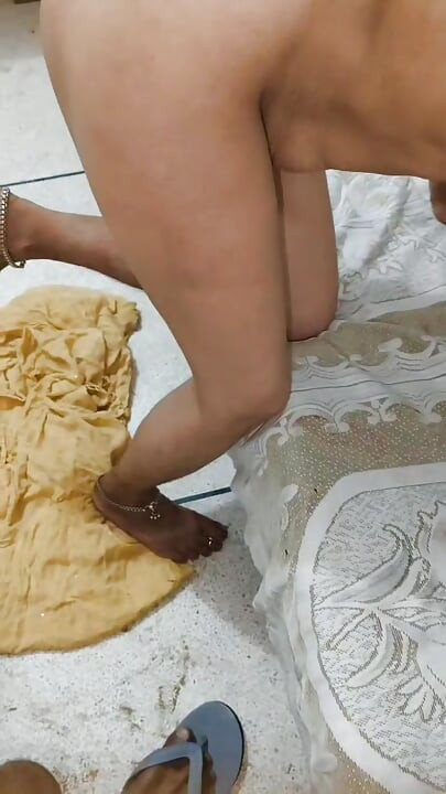 Fui a la casa de bhabhi durante las vacaciones de verano y disfruté mucho con mi encantador video viral hindi completo