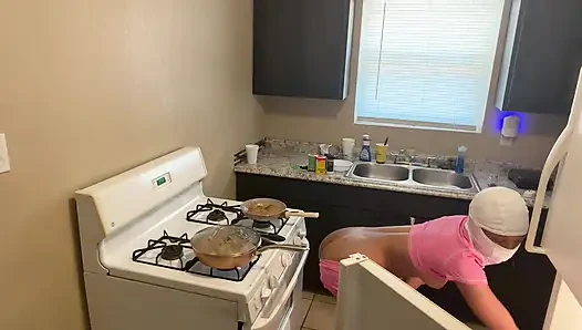 Hot babe naked making breakfast for her boyfriend m