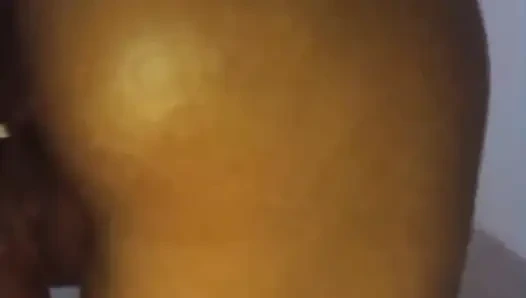 Sri Lankalı evli kadın amcık fışkırtıyor ve osuruyor