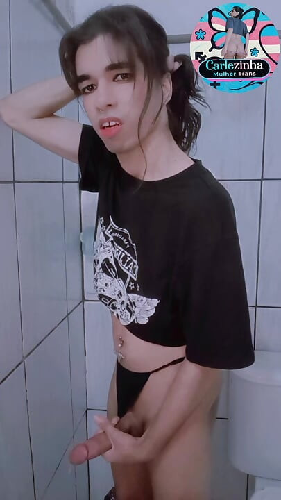 משוך את השיער החזק של הזונה הזו קרלזיניה זונה קרלה עירומה סיסי אישה טרנסית טרנסווסטיט טרנסווסטיט עירומה זונה שובבה