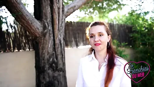 Kira, kamera önünde sikişen yaramaz orta yaşlı seksi kadın