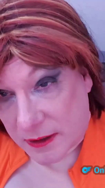Nezaboravan trenutak iz "Nevjerojatnog velikog kurca TGirl POV Trojka s jebanjem MILF-ice"