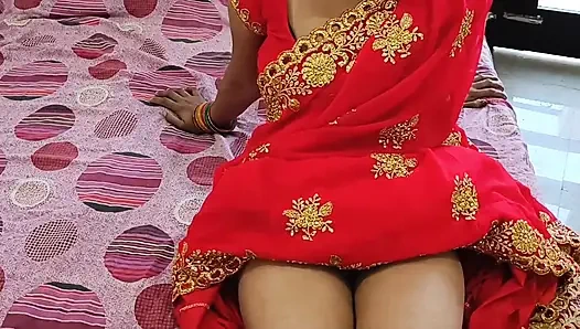 Yeni evli ateşli Hintli desi köylü teyze üvey oğluyla sert sikişiyor