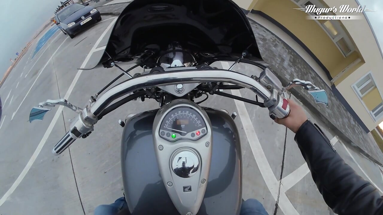 أناماري الأسود مارس الجنس من قبل متجرد