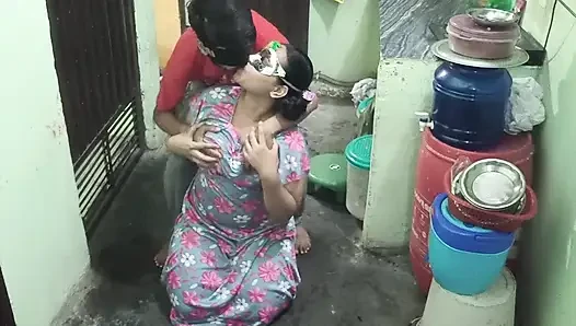 Meri Hot Nokarni Pocha Laga Rahi Thi, Maine Piche Se Pakad Kar Muh Mein Thok Diya