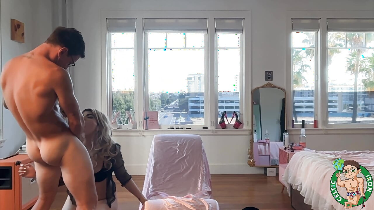 Big Ass Blonde Deepthroat Doggystyle - Sextape