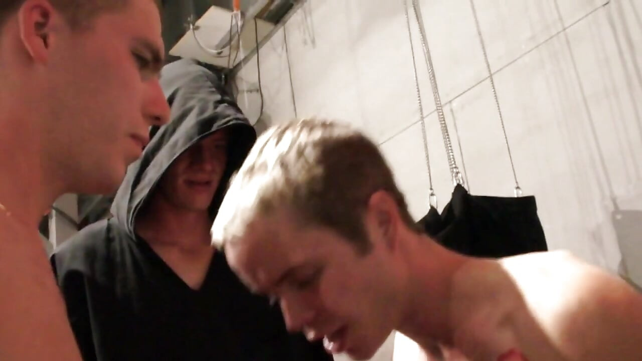 Fucked raw by the big dick of muy straight friend