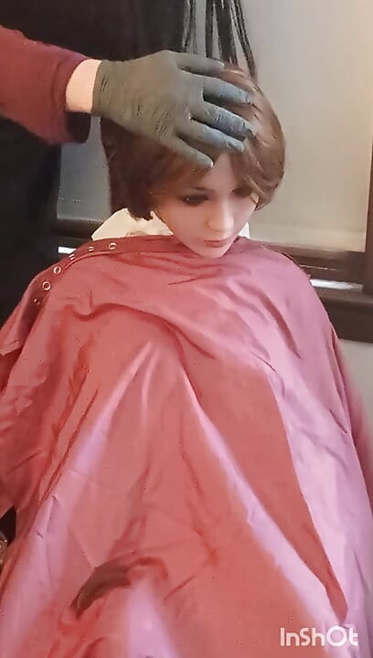 Lindsey gets a pixie cut