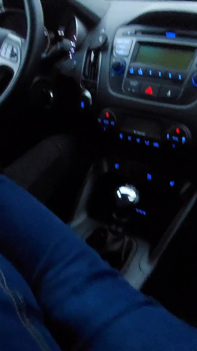 هواة جبهة مورو الإسلامية للتحرير في الجينز والجوارب النايلون تعطي سائق سيارة أجرة وظيفة قدم | مقطع 2