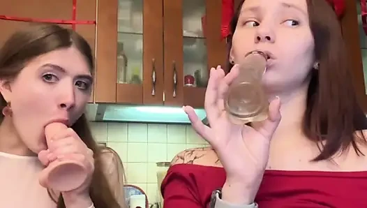 Вот все папочкиные маленькие сучки и шлюшки вместе, сводные сестры