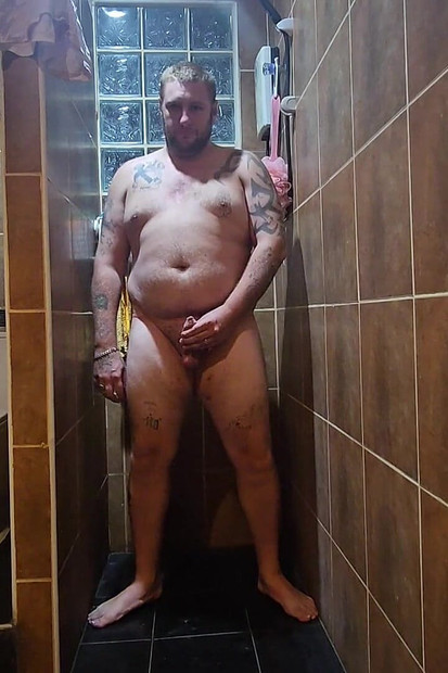 Jimbob Pissing on His Feet and Stomach