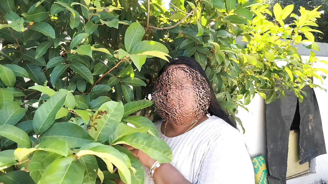 Desi Beauty Dalam Skirt Dan Putih Berbogel