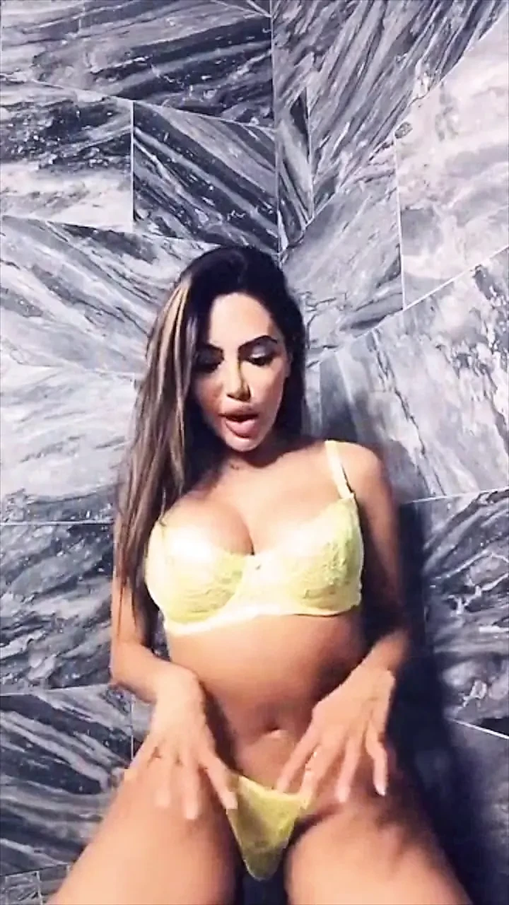 Lela star yaramaz solo: anal tıkaç ve amcıkla oynama