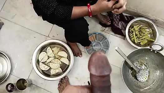 Aku & kamar, waktu itu punggungku dientot habis-habisan, devar, enak banget sekarang.