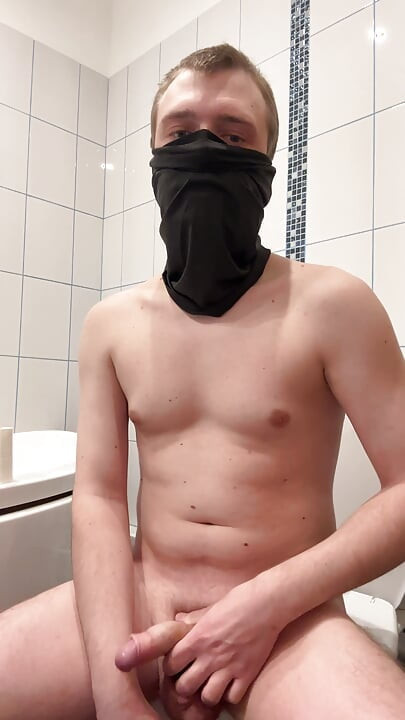 Got horny in my friends bathroom