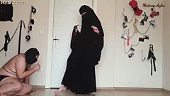 穆斯林女主人手杖肥胖奴隶