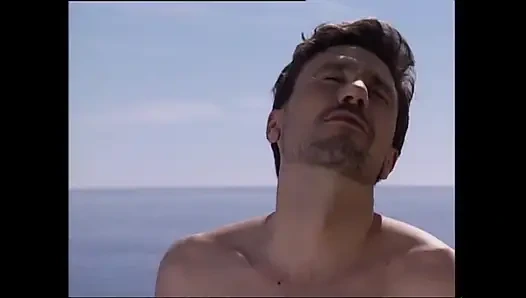 Azgın orta yaşlı seksi kadın biri izlerken sikiliyor