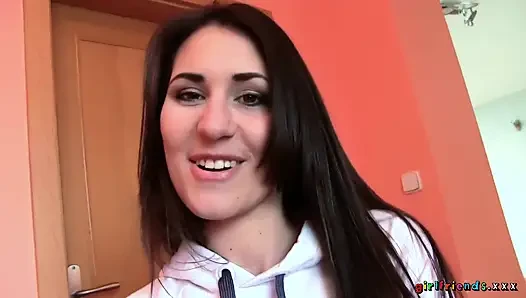 Kız arkadaşlar xxx - İngiliz arkadaşına c'zech amcığını gezdiriyor