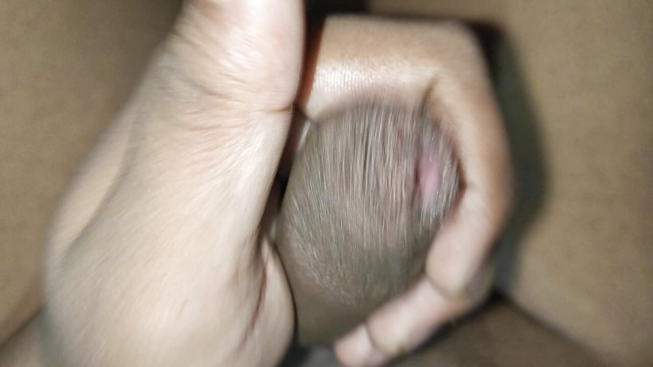 Băiat asiatic sexy se masturbează și ejaculează epic