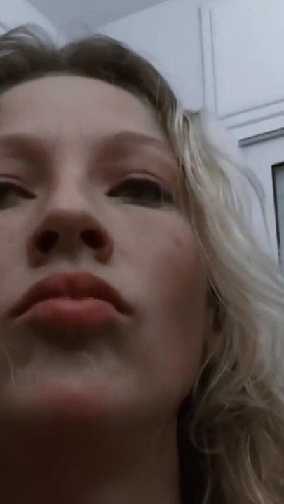 Lady Margaux - Blonda europeană - Sex oral și anal în bucătărie cu finalizare pe față | Clip 2