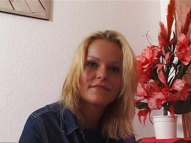 Monika 26, การแคสต์ครั้งแรก