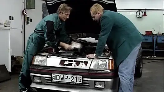 Поедающая сперму немецкую шлюшку трахнули в ее анальную дырку