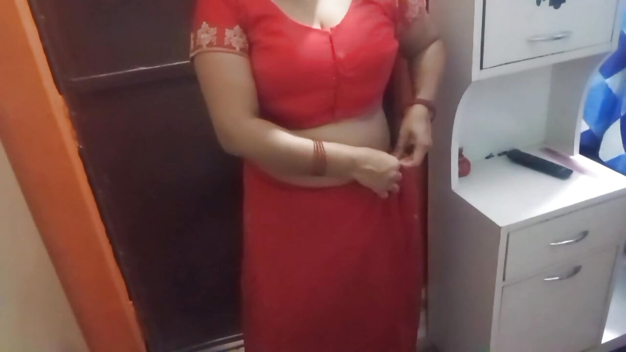 Bhabhi bogel sedang menjolok.