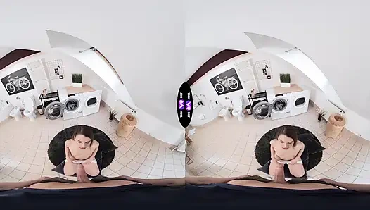 Elena Vedem'in çıplak çamaşır numarası onu sert sikiyor - teenmegaworld