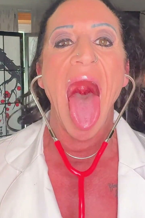 Le professeur Kandy dévore une étudiante infidèle