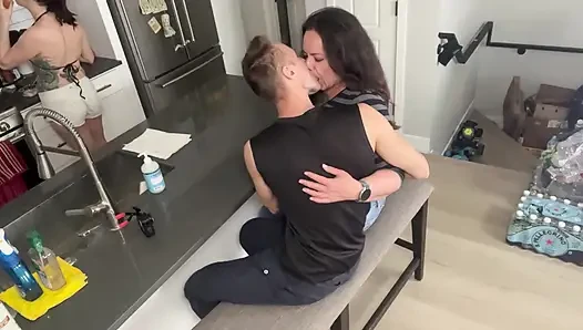Meine freundin hat mich ihre beste freundin mit creampie ficken lassen