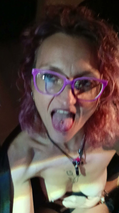 Mi novia italiana me chupa la polla al borde de la carretera