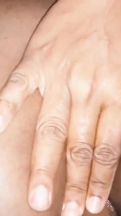 彼女は予期せぬアナル射精を目の前で受けました。エボニーのミルフから非常に興奮しています | クリップ 1