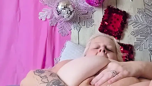 Memek berbulu yang dicukur membuatnya basah dan terangsang