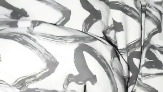 Kuba pemalu, lalu berubah, meniduri saya dan mengisap saya